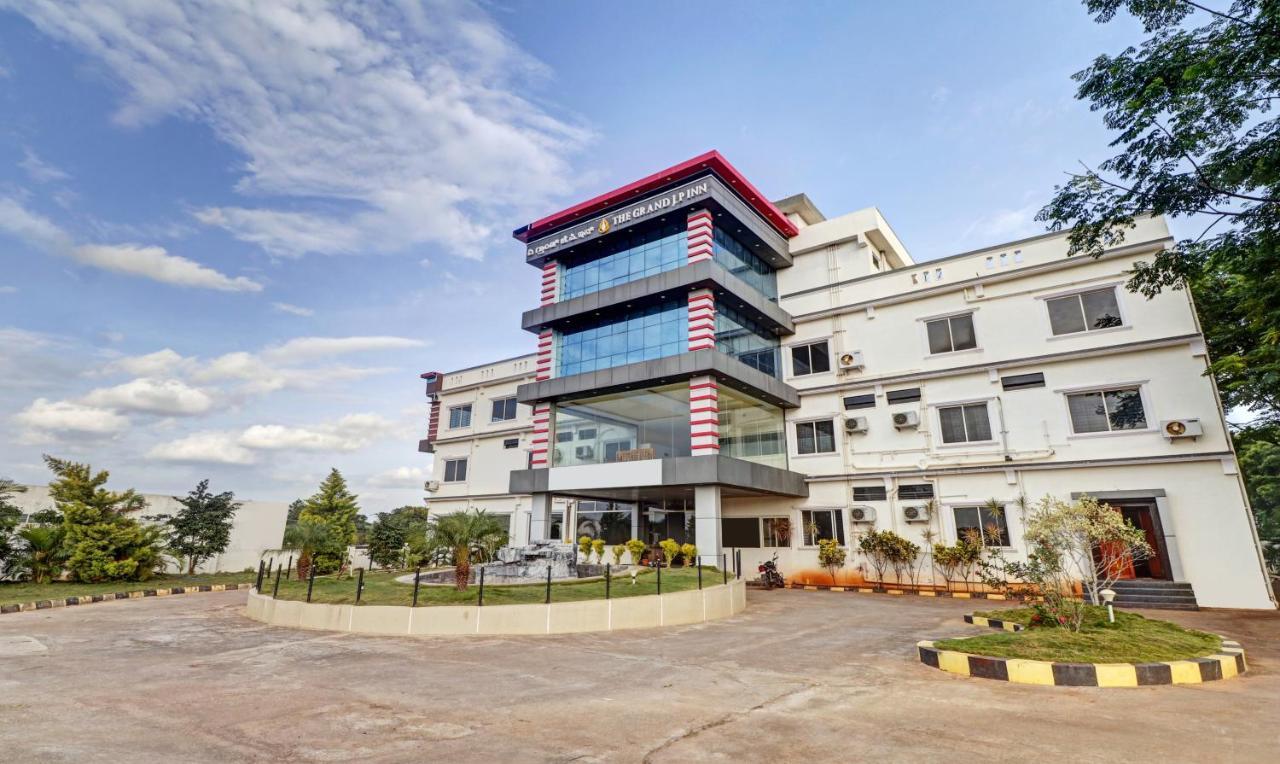 Grand Jp Inn Near 2 Km From Gundlupet Bus Stand 外观 照片