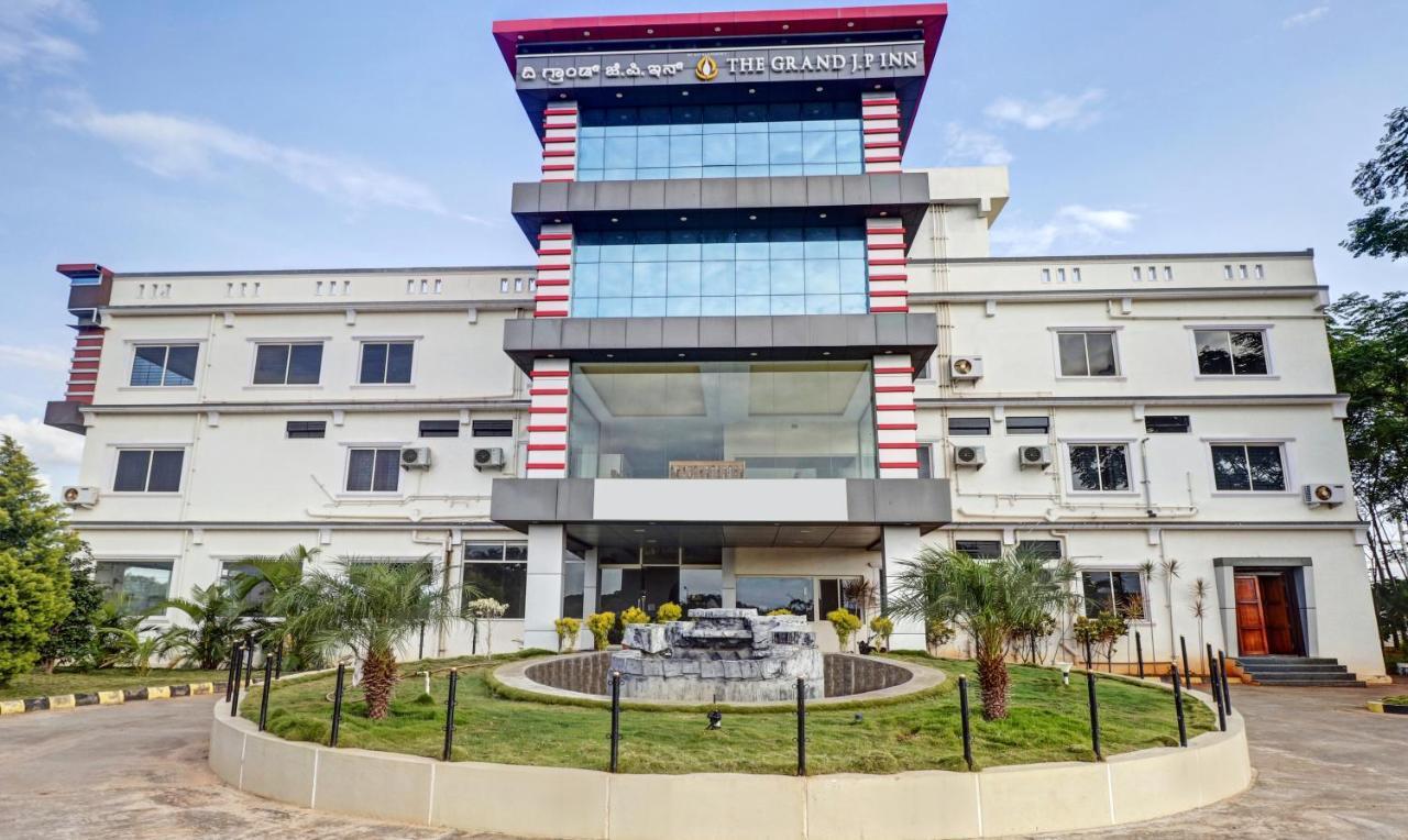 Grand Jp Inn Near 2 Km From Gundlupet Bus Stand 外观 照片
