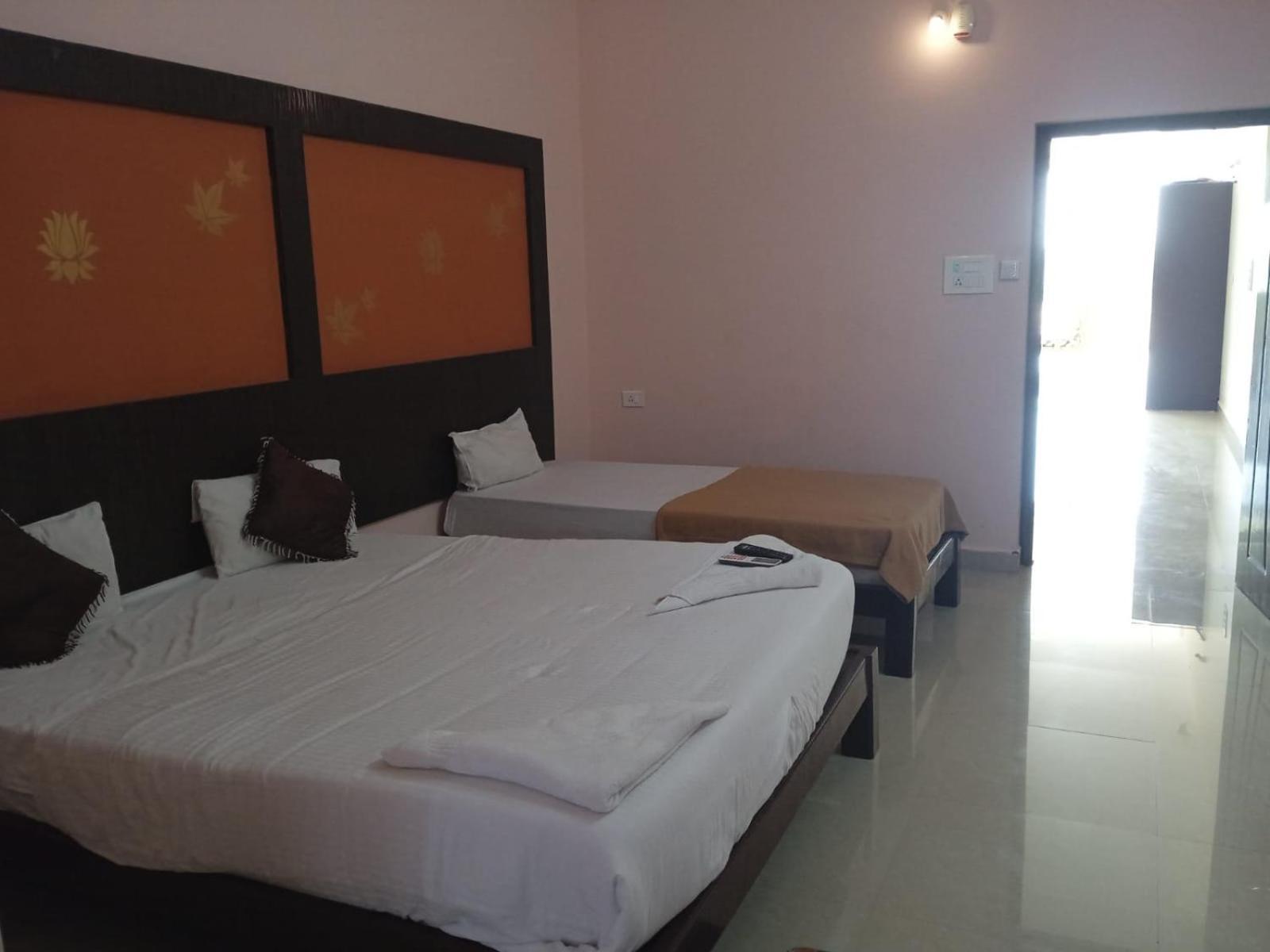 Grand Jp Inn Near 2 Km From Gundlupet Bus Stand 外观 照片