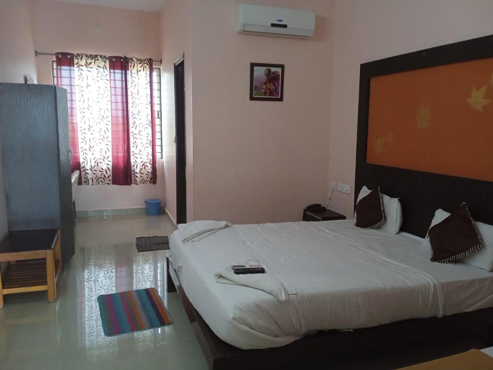 Grand Jp Inn Near 2 Km From Gundlupet Bus Stand 外观 照片