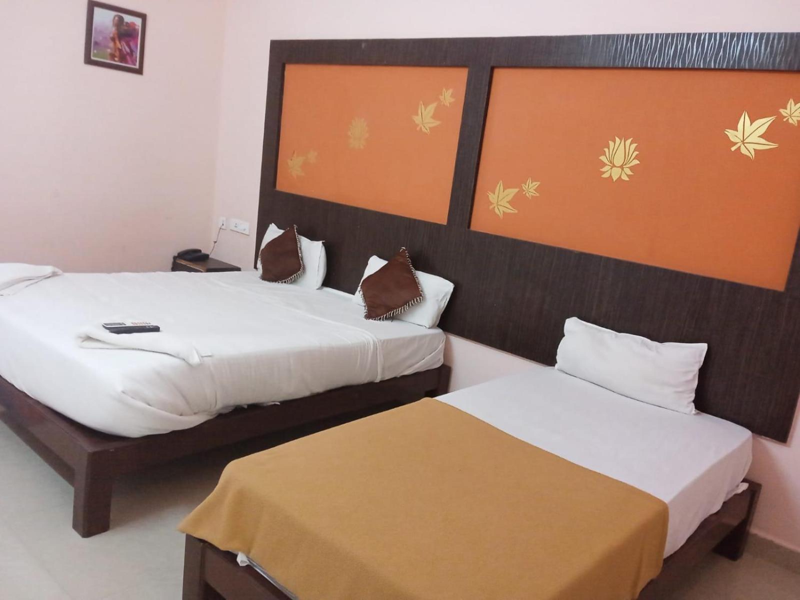 Grand Jp Inn Near 2 Km From Gundlupet Bus Stand 外观 照片