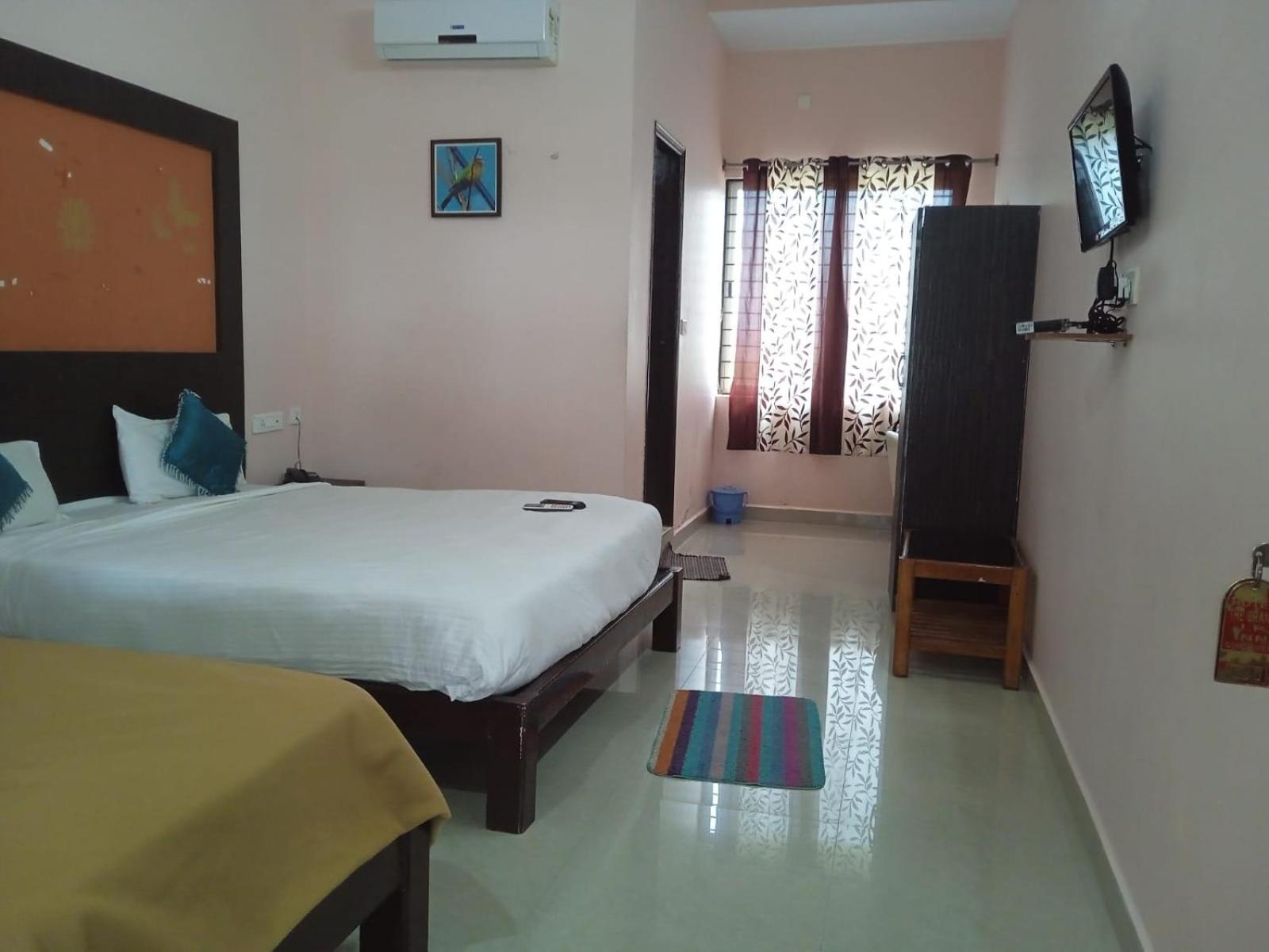 Grand Jp Inn Near 2 Km From Gundlupet Bus Stand 外观 照片