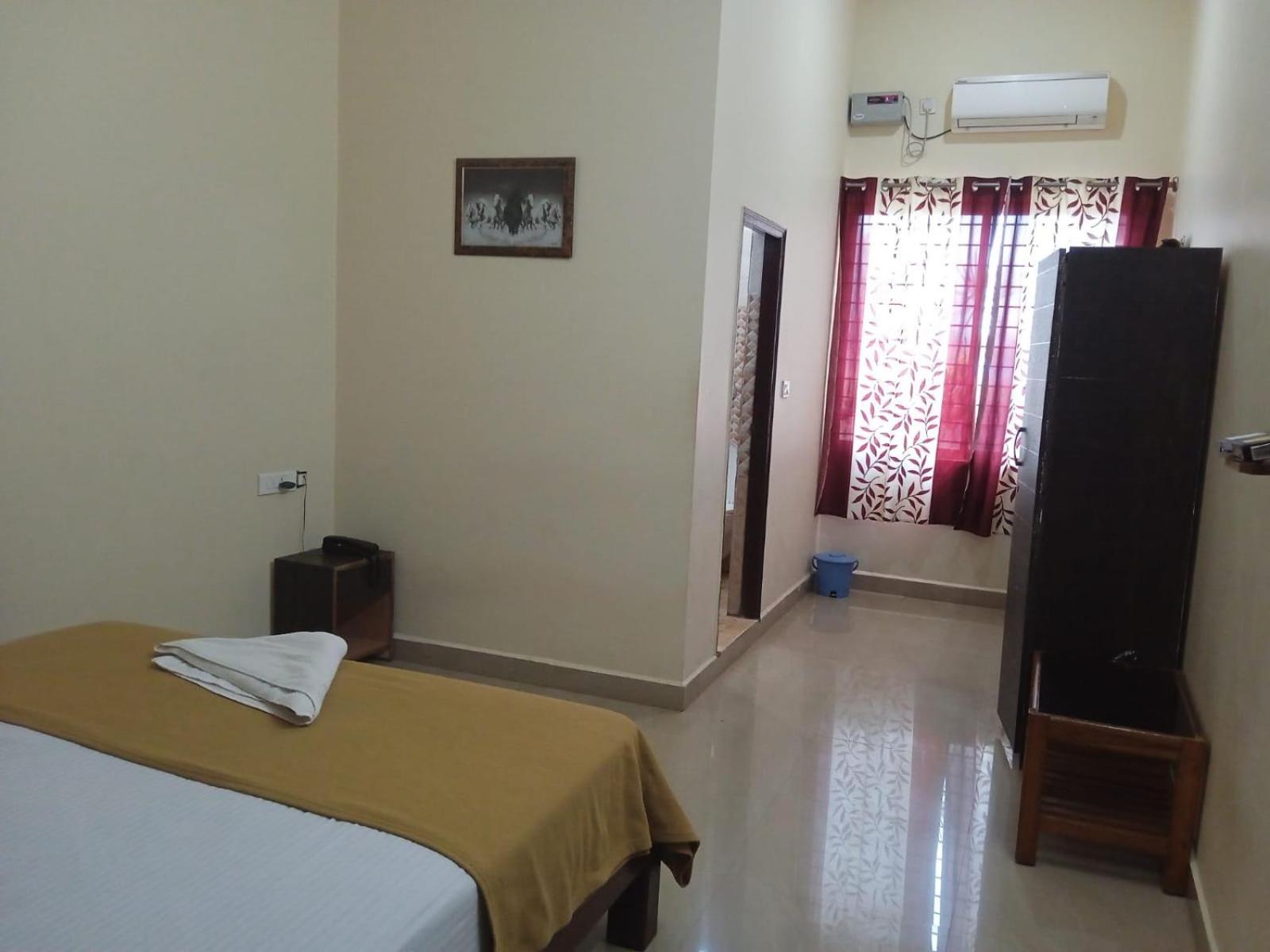 Grand Jp Inn Near 2 Km From Gundlupet Bus Stand 外观 照片