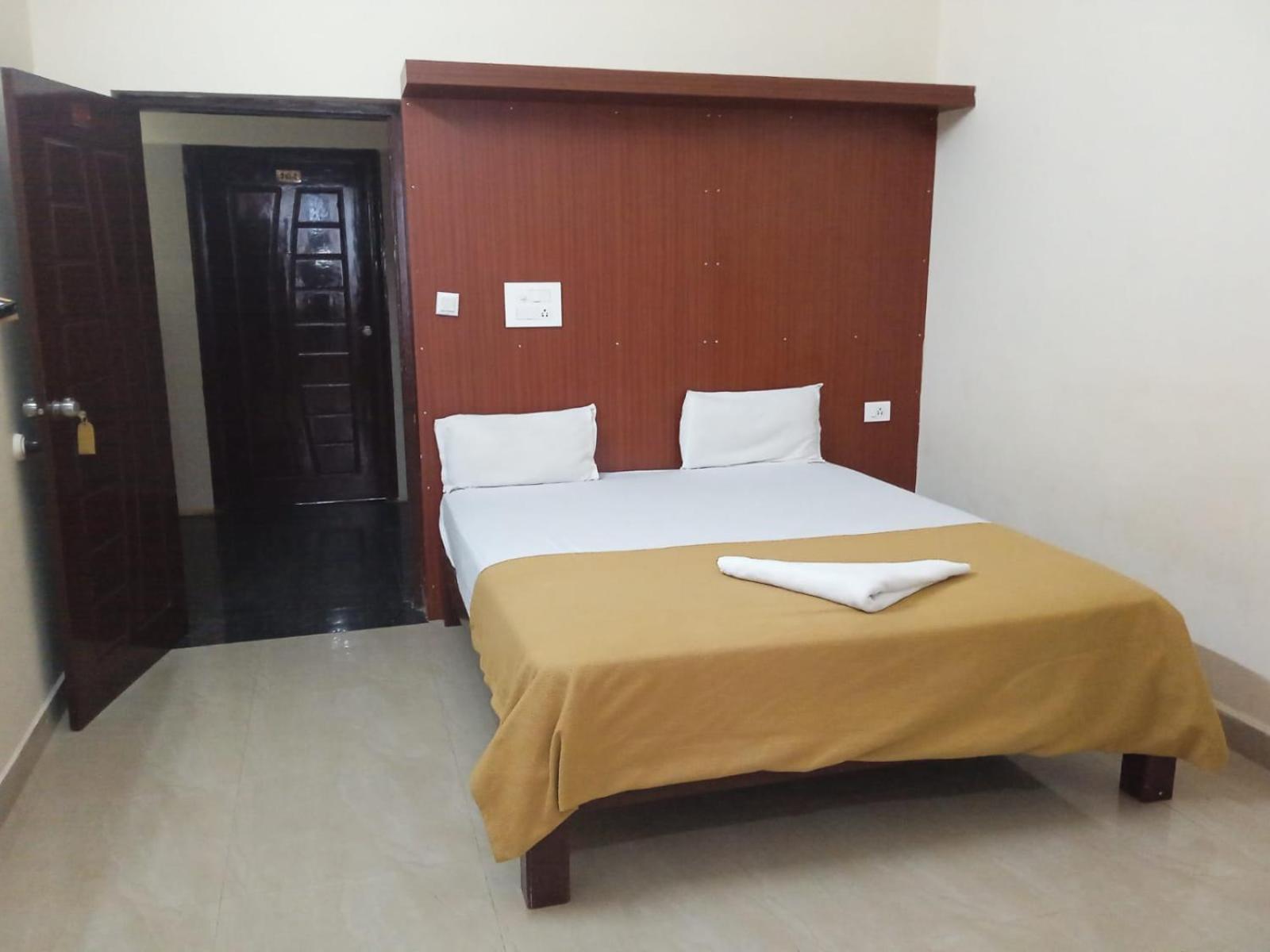 Grand Jp Inn Near 2 Km From Gundlupet Bus Stand 外观 照片